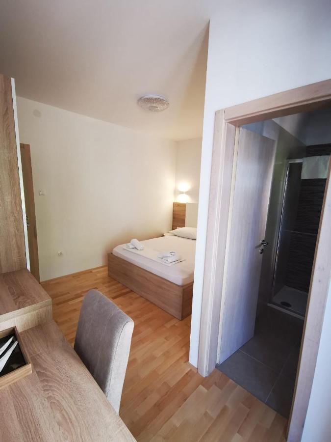 Apartments And Rooms Kod Mate Tribanj-Kruscica Exterior foto