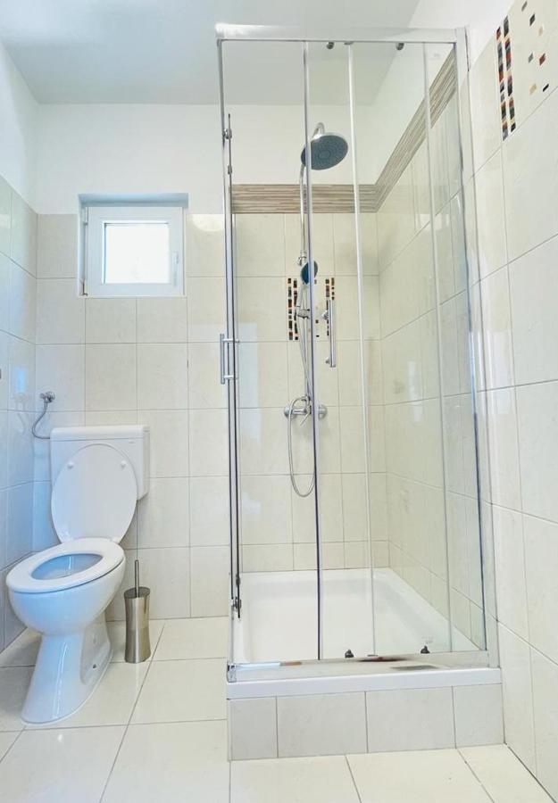 Apartments And Rooms Kod Mate Tribanj-Kruscica Exterior foto