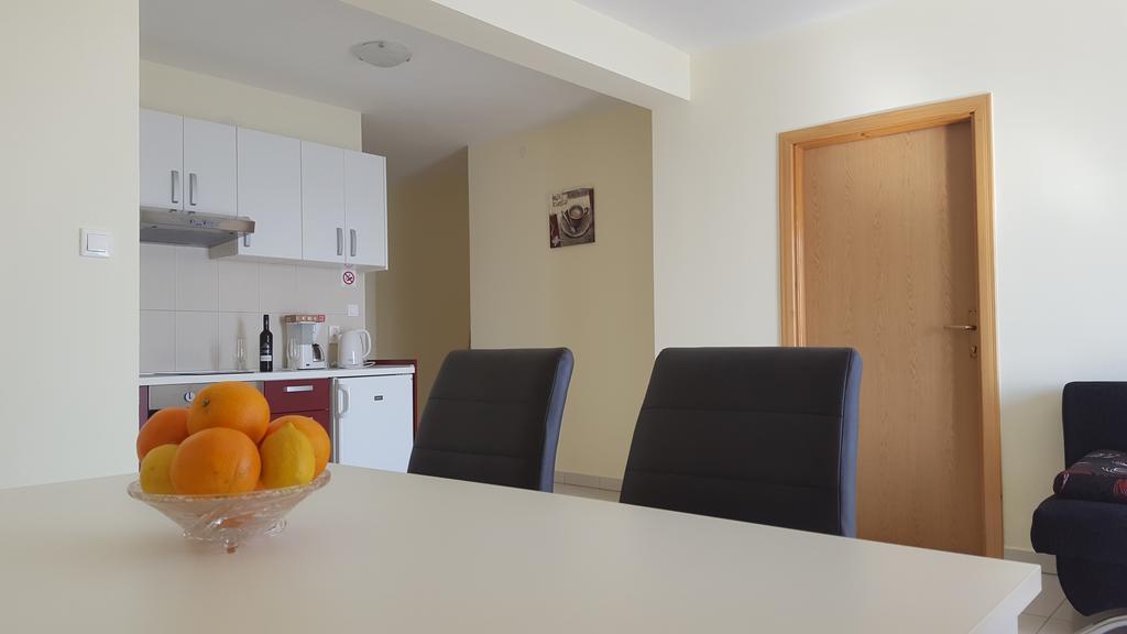 Apartments And Rooms Kod Mate Tribanj-Kruscica Exterior foto