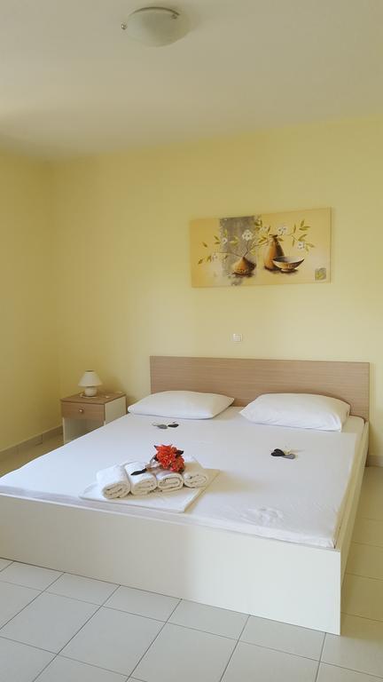 Apartments And Rooms Kod Mate Tribanj-Kruscica Exterior foto