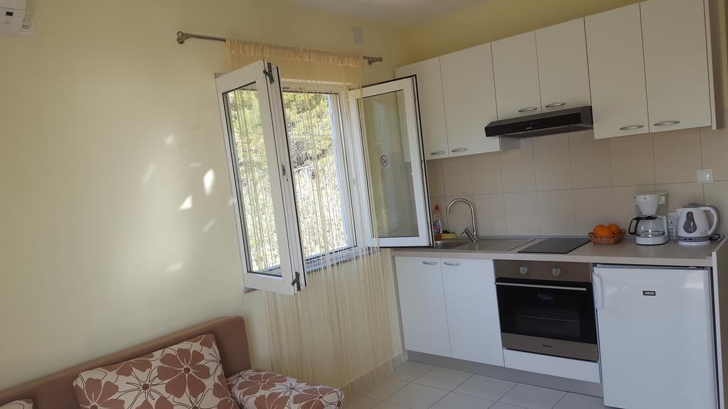 Apartments And Rooms Kod Mate Tribanj-Kruscica Exterior foto